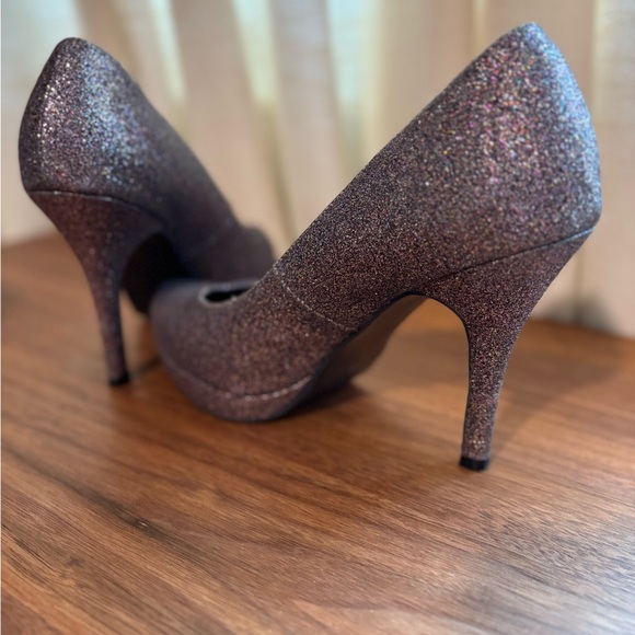 4” Sparkling heels with matching clutch - Picture 9 of 9